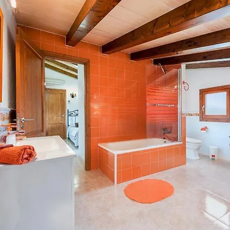 Sleeps 6 Pool Air Con Wifi * Pollenca