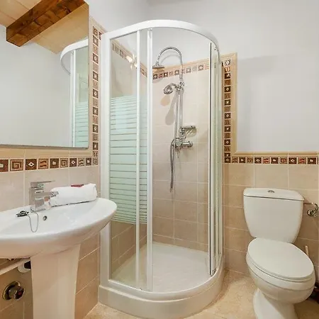 Villa Sleeps 6 Pool Air Con Wifi